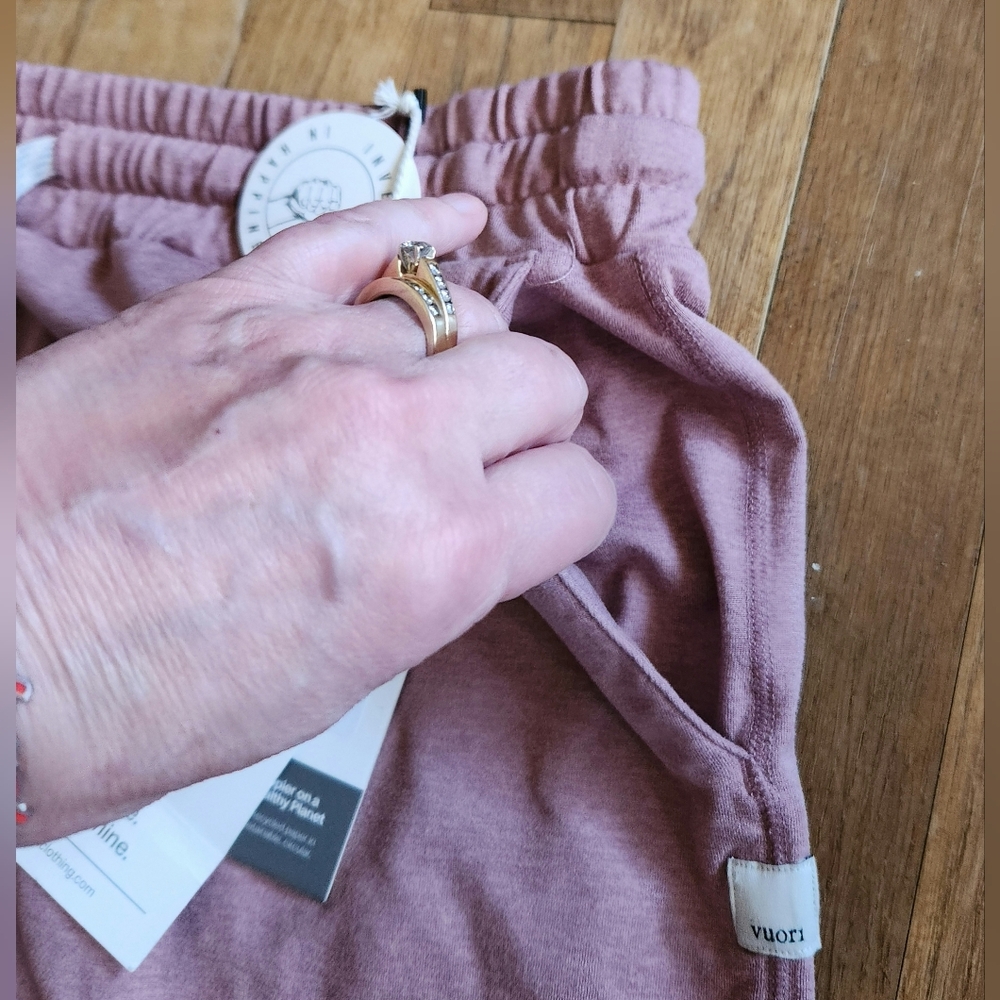 Vuori  Preformance Joggers in Heathered Java NWT - Picture 5 of 6